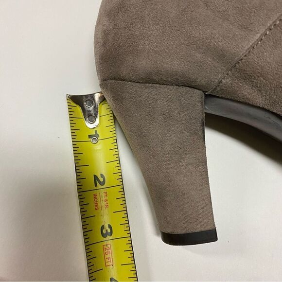 AEROSOLES Minor Role Taupe faux Suede Round Toe Lace Up Pump vintage Shoe 7.5 - Picture 7 of 12